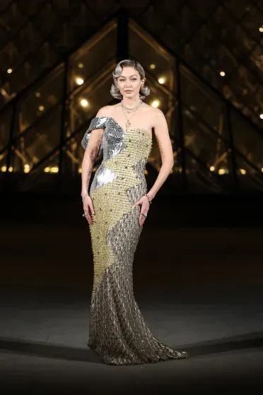 Неделя моды в Париже: Виктория и Дэвид Бекхэм, Джиджи Хадид, Рози-Хантингтон-Уайтли и Елена Перминова на гала-ужине в Лувре Неделя моды в Париже: Виктория и Дэвид Бекхэм, Джиджи Хадид, Рози-Хантингтон-Уайтли и Елена Перминова на гала-ужине в Лувре