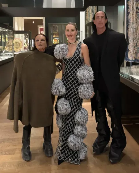 Неделя моды в Париже: Виктория и Дэвид Бекхэм, Джиджи Хадид, Рози-Хантингтон-Уайтли и Елена Перминова на гала-ужине в Лувре Неделя моды в Париже: Виктория и Дэвид Бекхэм, Джиджи Хадид, Рози-Хантингтон-Уайтли и Елена Перминова на гала-ужине в Лувре