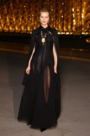 Неделя моды в Париже: Виктория и Дэвид Бекхэм, Джиджи Хадид, Рози-Хантингтон-Уайтли и Елена Перминова на гала-ужине в Лувре Неделя моды в Париже: Виктория и Дэвид Бекхэм, Джиджи Хадид, Рози-Хантингтон-Уайтли и Елена Перминова на гала-ужине в Лувре