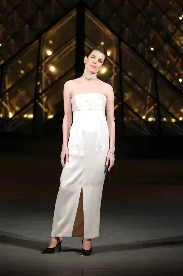 Неделя моды в Париже: Виктория и Дэвид Бекхэм, Джиджи Хадид, Рози-Хантингтон-Уайтли и Елена Перминова на гала-ужине в Лувре Неделя моды в Париже: Виктория и Дэвид Бекхэм, Джиджи Хадид, Рози-Хантингтон-Уайтли и Елена Перминова на гала-ужине в Лувре