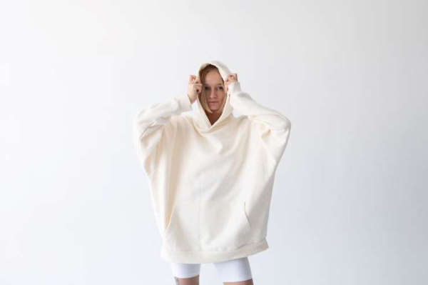 Нелепость или главный хит сезона: как «уродливые» аксессуары завоевывают мир моды Нелепость или главный хит сезона: как «уродливые» аксессуары завоевывают мир моды