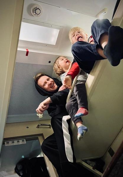 Солист «Челси» Алексей Корзин о последнем разговоре с женой, тяжелых похоронах и реакции детей Солист «Челси» Алексей Корзин о последнем разговоре с женой, тяжелых похоронах и реакции детей