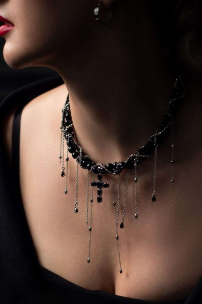 Выпускной 2025: трендовые украшения, которые выделят вас среди остальных Выпускной 2025: трендовые украшения, которые выделят вас среди остальных