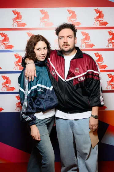 Юлия Пересильд с дочерью Анной, Владимир Вдовиченков, Тимур Родригез с Катей Кабак на премьере фильма "Мужу привет" Юлия Пересильд с дочерью Анной, Владимир Вдовиченков, Тимур Родригез с Катей Кабак на премьере фильма "Мужу привет"