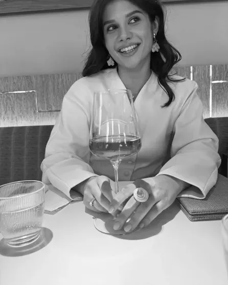 "Родители на выгуле". Александр и Виктория Петровы впервые вышли в свет после рождения ребёнка "Родители на выгуле". Александр и Виктория Петровы впервые вышли в свет после рождения ребёнка