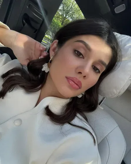 "Родители на выгуле". Александр и Виктория Петровы впервые вышли в свет после рождения ребёнка "Родители на выгуле". Александр и Виктория Петровы впервые вышли в свет после рождения ребёнка