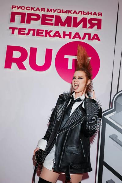 Дима Билан, Алсу, Валя Карнавал: все гости и лауреаты Премии телеканала RU.TV
Дима Билан, Алсу, Валя Карнавал: все гости и лауреаты Премии телеканала RU.TV