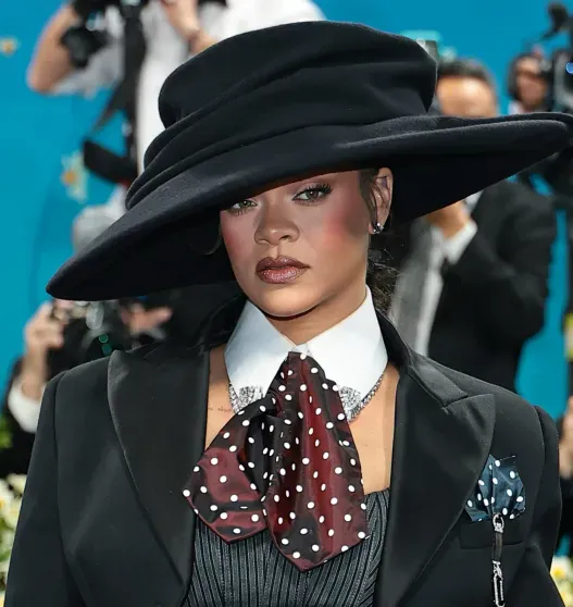 17 лучших образов Met Gala: беременная Рианна, Деми Мур в платье-"галстуке" и Джиджи Хадид в стиле 1930-х 17 лучших образов Met Gala: беременная Рианна, Деми Мур в платье-"галстуке" и Джиджи Хадид в стиле 1930-х