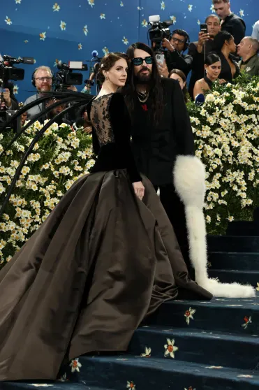 17 лучших образов Met Gala: беременная Рианна, Деми Мур в платье-"галстуке" и Джиджи Хадид в стиле 1930-х 17 лучших образов Met Gala: беременная Рианна, Деми Мур в платье-"галстуке" и Джиджи Хадид в стиле 1930-х