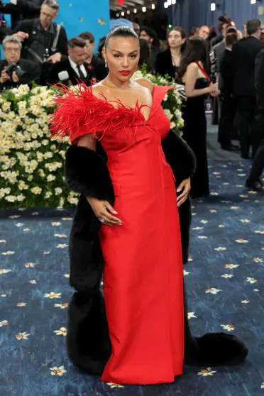 17 лучших образов Met Gala: беременная Рианна, Деми Мур в платье-"галстуке" и Джиджи Хадид в стиле 1930-х 17 лучших образов Met Gala: беременная Рианна, Деми Мур в платье-"галстуке" и Джиджи Хадид в стиле 1930-х