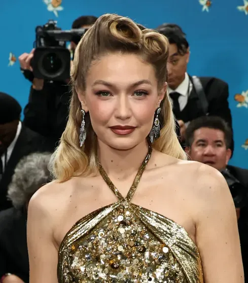 17 лучших образов Met Gala: беременная Рианна, Деми Мур в платье-"галстуке" и Джиджи Хадид в стиле 1930-х 17 лучших образов Met Gala: беременная Рианна, Деми Мур в платье-"галстуке" и Джиджи Хадид в стиле 1930-х