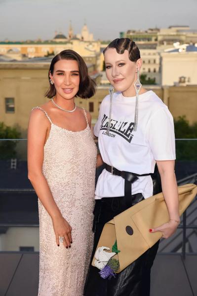 
                Юлия Снигирь, Паулина Андреева, Ксения Собчак и другие на итальянской вечеринке в Москве            