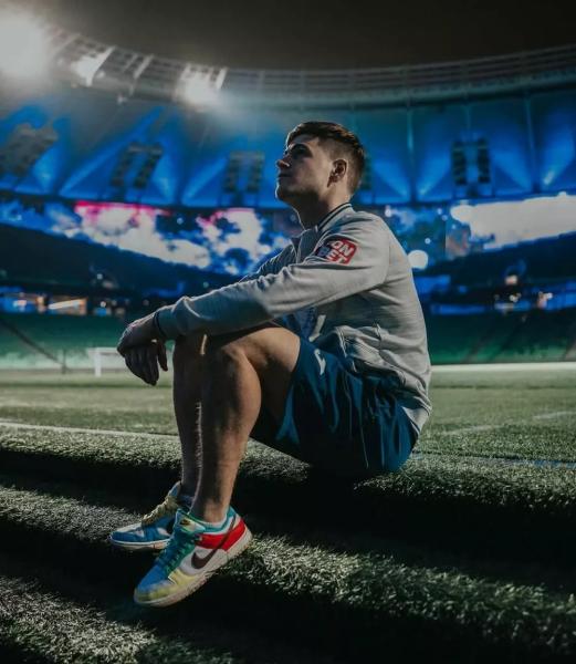 Стася Милославская выходит замуж за 22-летнего футболиста
Стася Милославская выходит замуж за 22-летнего футболиста