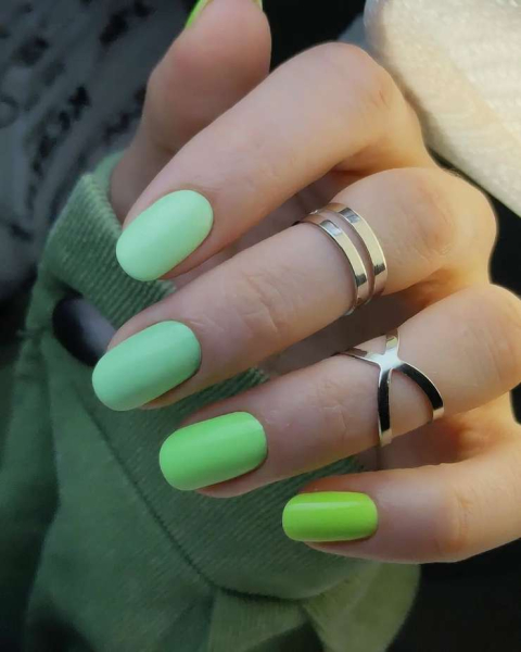 В оттенках нежной зелени: топ−5 свежих идей маникюра для лета В оттенках нежной зелени: топ−5 свежих идей маникюра для лета