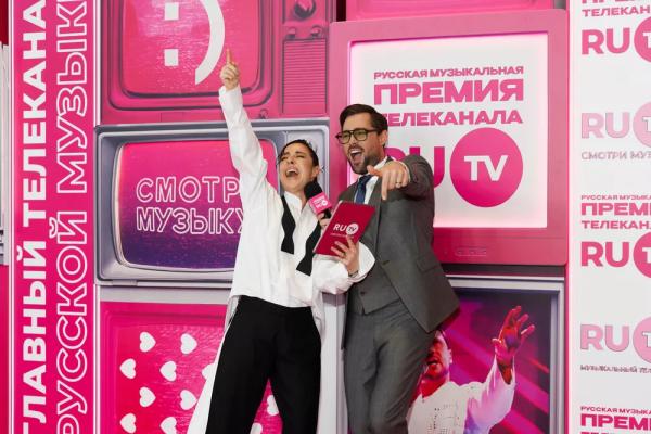 Дима Билан, Алсу, Валя Карнавал: все гости и лауреаты Премии телеканала RU.TV
Дима Билан, Алсу, Валя Карнавал: все гости и лауреаты Премии телеканала RU.TV