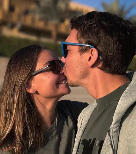 Фигурист Дмитрий Соловьев рассказал, как сделал предложение гимнастке Дине Авериной
Фигурист Дмитрий Соловьев рассказал, как сделал предложение гимнастке Дине Авериной