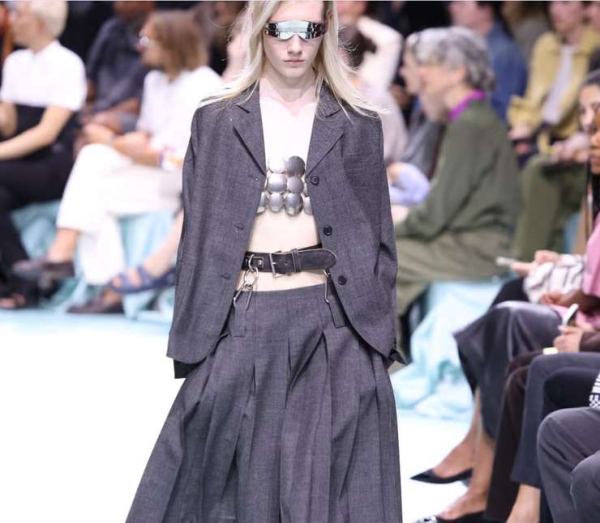 Широкий пояс, два-три ремня вместе: 5 правил ношения аксессуара этим летом Широкий пояс, два-три ремня вместе: 5 правил ношения аксессуара этим летом