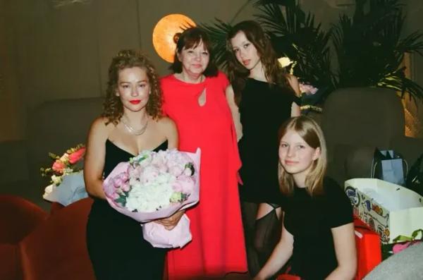 Алексей Учитель среди гостей: Юлия Пересильд показала фото с 16-летия её дочери Анны Пересильд