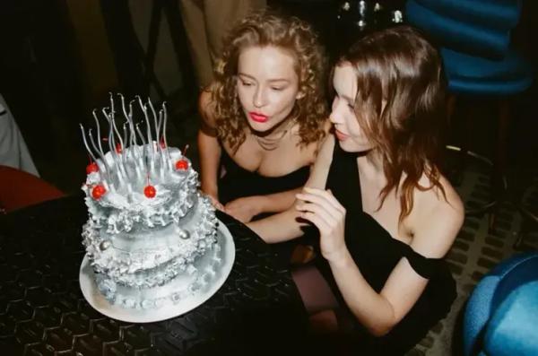 Алексей Учитель среди гостей: Юлия Пересильд показала фото с 16-летия её дочери Анны Пересильд