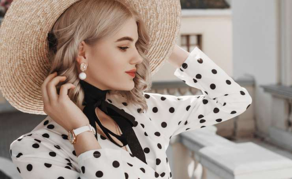 Мило и женственно: как и с чем носить летом платье в горошек Мило и женственно: как и с чем носить летом платье в горошек