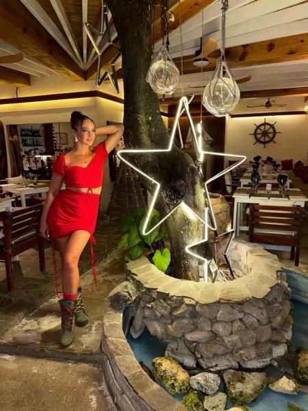 
                Ольга Бузова поделилась горячими фото из Доминиканы            