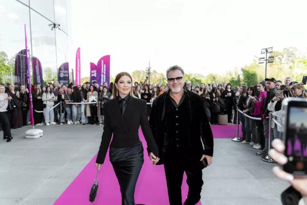 Дима Билан, Алсу, Валя Карнавал: все гости и лауреаты Премии телеканала RU.TV
Дима Билан, Алсу, Валя Карнавал: все гости и лауреаты Премии телеканала RU.TV