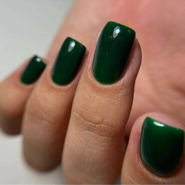 В оттенках нежной зелени: топ−5 свежих идей маникюра для лета В оттенках нежной зелени: топ−5 свежих идей маникюра для лета