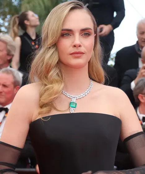 Канны-2025: Вера Брежнева, Кара Делевинь, Хелен Миррен, Айшвария Рай на премьере фильма "Пришествие будущего" Канны-2025: Вера Брежнева, Кара Делевинь, Хелен Миррен, Айшвария Рай на премьере фильма "Пришествие будущего"