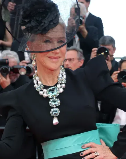 Канны-2025: Вера Брежнева, Кара Делевинь, Хелен Миррен, Айшвария Рай на премьере фильма "Пришествие будущего" Канны-2025: Вера Брежнева, Кара Делевинь, Хелен Миррен, Айшвария Рай на премьере фильма "Пришествие будущего"