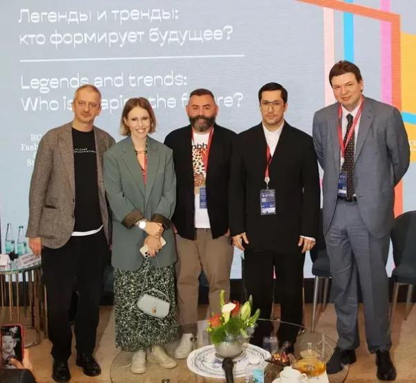 "Могу быть кошечкой или дикой львицей". Сотни эскортниц приедут на ПМЭФ-2025 "Могу быть кошечкой или дикой львицей". Сотни эскортниц приедут на ПМЭФ-2025