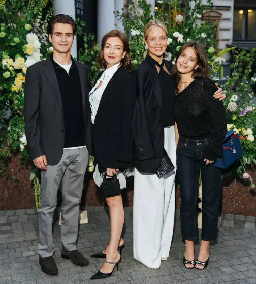 Надежда Михалкова с племянником, Оксана Лаврентьева, Виктория и Дана Манасир на концерте Теодора Курентзиса Надежда Михалкова с племянником, Оксана Лаврентьева, Виктория и Дана Манасир на концерте Теодора Курентзиса