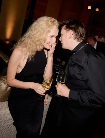 Надежда Михалкова с племянником, Оксана Лаврентьева, Виктория и Дана Манасир на концерте Теодора Курентзиса Надежда Михалкова с племянником, Оксана Лаврентьева, Виктория и Дана Манасир на концерте Теодора Курентзиса