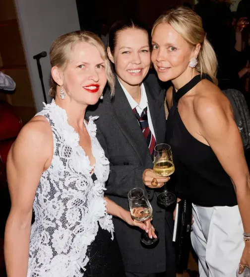 Надежда Михалкова с племянником, Оксана Лаврентьева, Виктория и Дана Манасир на концерте Теодора Курентзиса Надежда Михалкова с племянником, Оксана Лаврентьева, Виктория и Дана Манасир на концерте Теодора Курентзиса