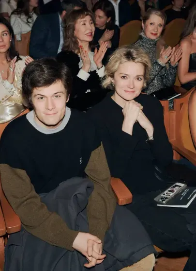 Надежда Михалкова с племянником, Оксана Лаврентьева, Виктория и Дана Манасир на концерте Теодора Курентзиса Надежда Михалкова с племянником, Оксана Лаврентьева, Виктория и Дана Манасир на концерте Теодора Курентзиса