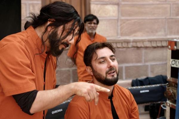 «Семья на первом месте. Остальное — сопутствующие мероприятия»: Демис Карибидис об отцовстве, работе и съемках в Индии «Семья на первом месте. Остальное — сопутствующие мероприятия»: Демис Карибидис об отцовстве, работе и съемках в Индии