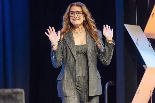 Упс, неловко вышло! Как Брук Шилдс однажды высмеяла Меган Маркл Упс, неловко вышло! Как Брук Шилдс однажды высмеяла Меган Маркл