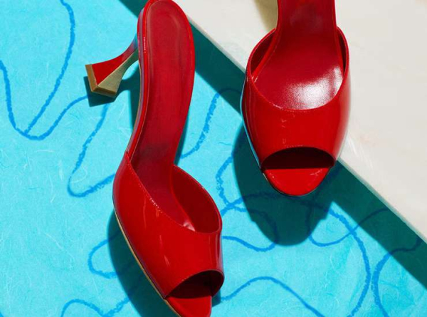 Металлик, заклепки и ремешки: нескучная обувь лета, как и с чем носить Металлик, заклепки и ремешки: нескучная обувь лета, как и с чем носить