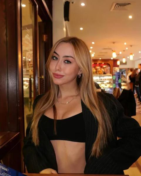 Сколько-сколько? Юные дочери звезд, которые выглядят старше своих лет Сколько-сколько? Юные дочери звезд, которые выглядят старше своих лет