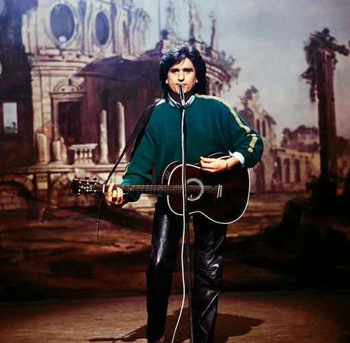 Ранняя слава, внебрачный сын и страшная болезнь: какой была жизнь самого «русского» итальянца Тото Кутуньо Ранняя слава, внебрачный сын и страшная болезнь: какой была жизнь самого «русского» итальянца Тото Кутуньо