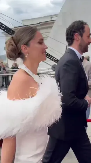 Агата Муцениеце вышла в свет с округлившимся животом на фоне слухов о беременности Агата Муцениеце вышла в свет с округлившимся животом на фоне слухов о беременности