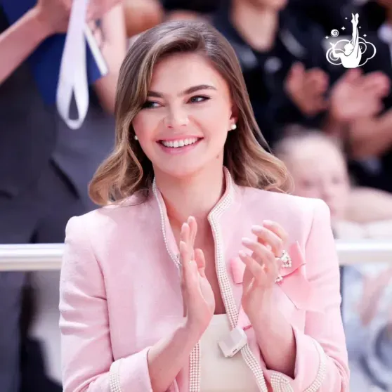 Алина Кабаева выгуляла два летних образа на соревнованиях в Сочи Алина Кабаева выгуляла два летних образа на соревнованиях в Сочи