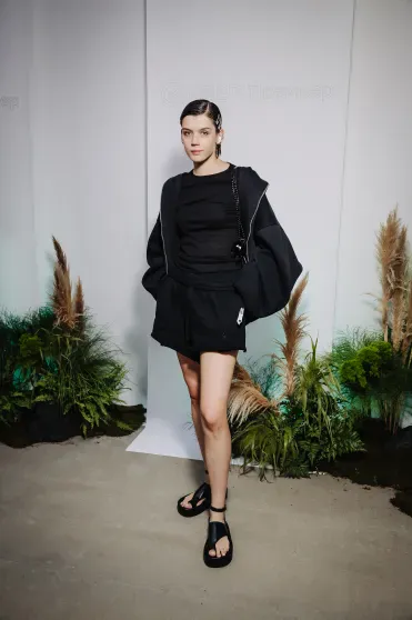 Анна Михалкова с дочерью, Виктория Исакова, Сергей Капков, Аглая Тарасова и Юрий Колокольников на фестивале "Это лето" Анна Михалкова с дочерью, Виктория Исакова, Сергей Капков, Аглая Тарасова и Юрий Колокольников на фестивале "Это лето"