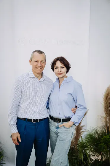 Анна Михалкова с дочерью, Виктория Исакова, Сергей Капков, Аглая Тарасова и Юрий Колокольников на фестивале "Это лето" Анна Михалкова с дочерью, Виктория Исакова, Сергей Капков, Аглая Тарасова и Юрий Колокольников на фестивале "Это лето"