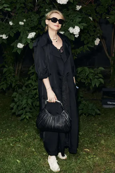 Анна Михалкова с дочерью, Виктория Исакова, Сергей Капков, Аглая Тарасова и Юрий Колокольников на фестивале "Это лето" Анна Михалкова с дочерью, Виктория Исакова, Сергей Капков, Аглая Тарасова и Юрий Колокольников на фестивале "Это лето"