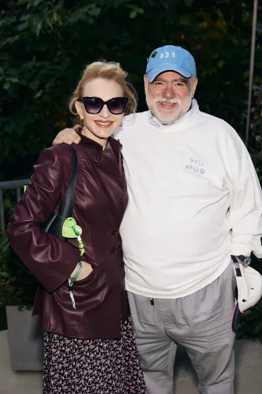 Анна Михалкова с дочерью, Виктория Исакова, Сергей Капков, Аглая Тарасова и Юрий Колокольников на фестивале "Это лето" Анна Михалкова с дочерью, Виктория Исакова, Сергей Капков, Аглая Тарасова и Юрий Колокольников на фестивале "Это лето"