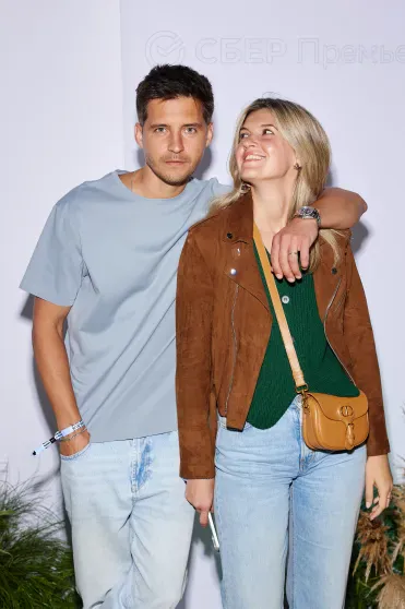 Анна Михалкова с дочерью, Виктория Исакова, Сергей Капков, Аглая Тарасова и Юрий Колокольников на фестивале "Это лето" Анна Михалкова с дочерью, Виктория Исакова, Сергей Капков, Аглая Тарасова и Юрий Колокольников на фестивале "Это лето"