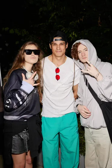 Анна Михалкова с дочерью, Виктория Исакова, Сергей Капков, Аглая Тарасова и Юрий Колокольников на фестивале "Это лето" Анна Михалкова с дочерью, Виктория Исакова, Сергей Капков, Аглая Тарасова и Юрий Колокольников на фестивале "Это лето"