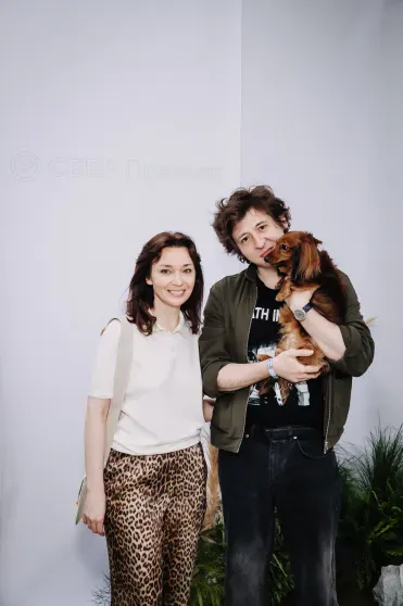 Анна Михалкова с дочерью, Виктория Исакова, Сергей Капков, Аглая Тарасова и Юрий Колокольников на фестивале "Это лето" Анна Михалкова с дочерью, Виктория Исакова, Сергей Капков, Аглая Тарасова и Юрий Колокольников на фестивале "Это лето"