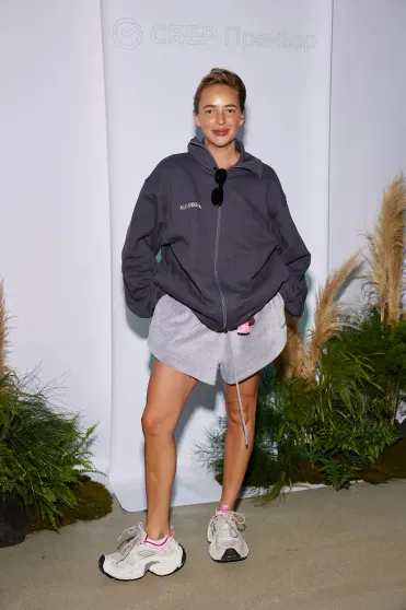 Анна Михалкова с дочерью, Виктория Исакова, Сергей Капков, Аглая Тарасова и Юрий Колокольников на фестивале "Это лето" Анна Михалкова с дочерью, Виктория Исакова, Сергей Капков, Аглая Тарасова и Юрий Колокольников на фестивале "Это лето"