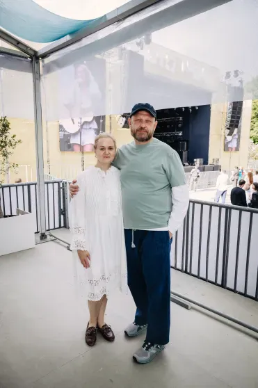 Анна Михалкова с дочерью, Виктория Исакова, Сергей Капков, Аглая Тарасова и Юрий Колокольников на фестивале "Это лето" Анна Михалкова с дочерью, Виктория Исакова, Сергей Капков, Аглая Тарасова и Юрий Колокольников на фестивале "Это лето"